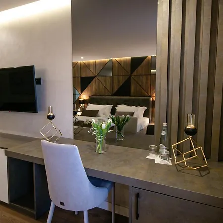 Sokrati Otel Selitë e Vogël